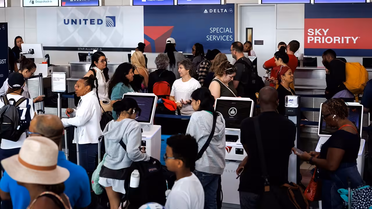 Airlines push CDC to delay Ebola travel requirement for U.S. flights