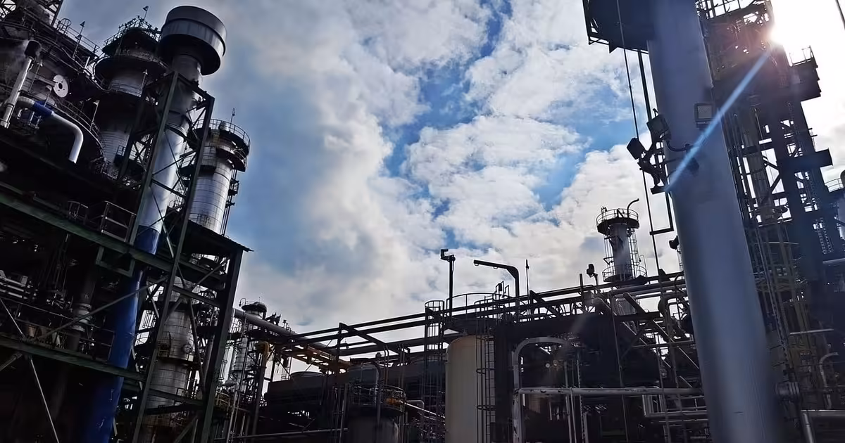 Chinese oil refiners turn to African and Brazilian oil as falling freight rates open new buying opportunities beyond Russia