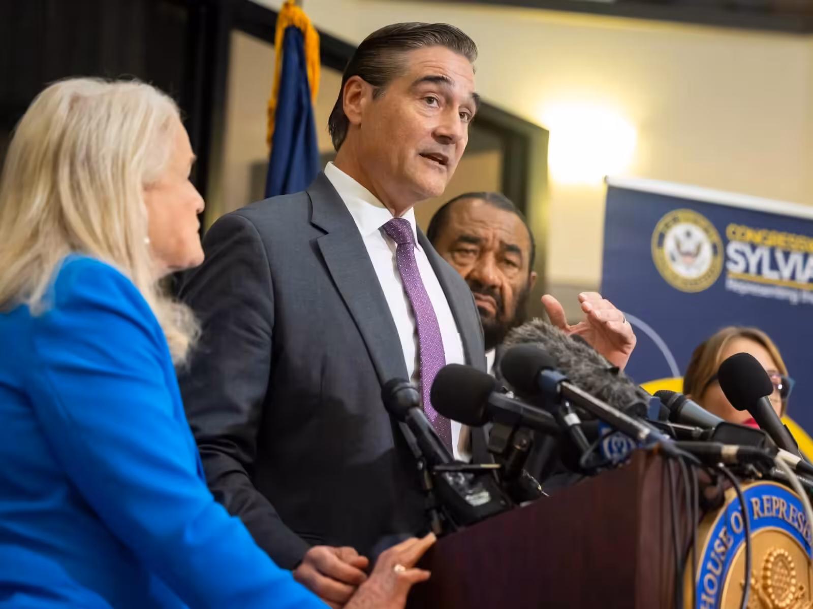 Texas grand jury indicts ICE officer accused of running over man in Houston | Migration News